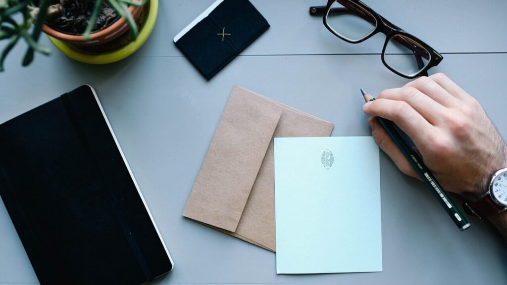 Kostenlose Vorlage für Arbeitsbescheinigung als PDF downloaden